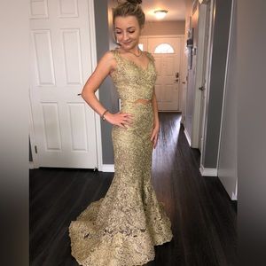 Gorgeous two piece gold prom gown.  Sherri Hill size 00